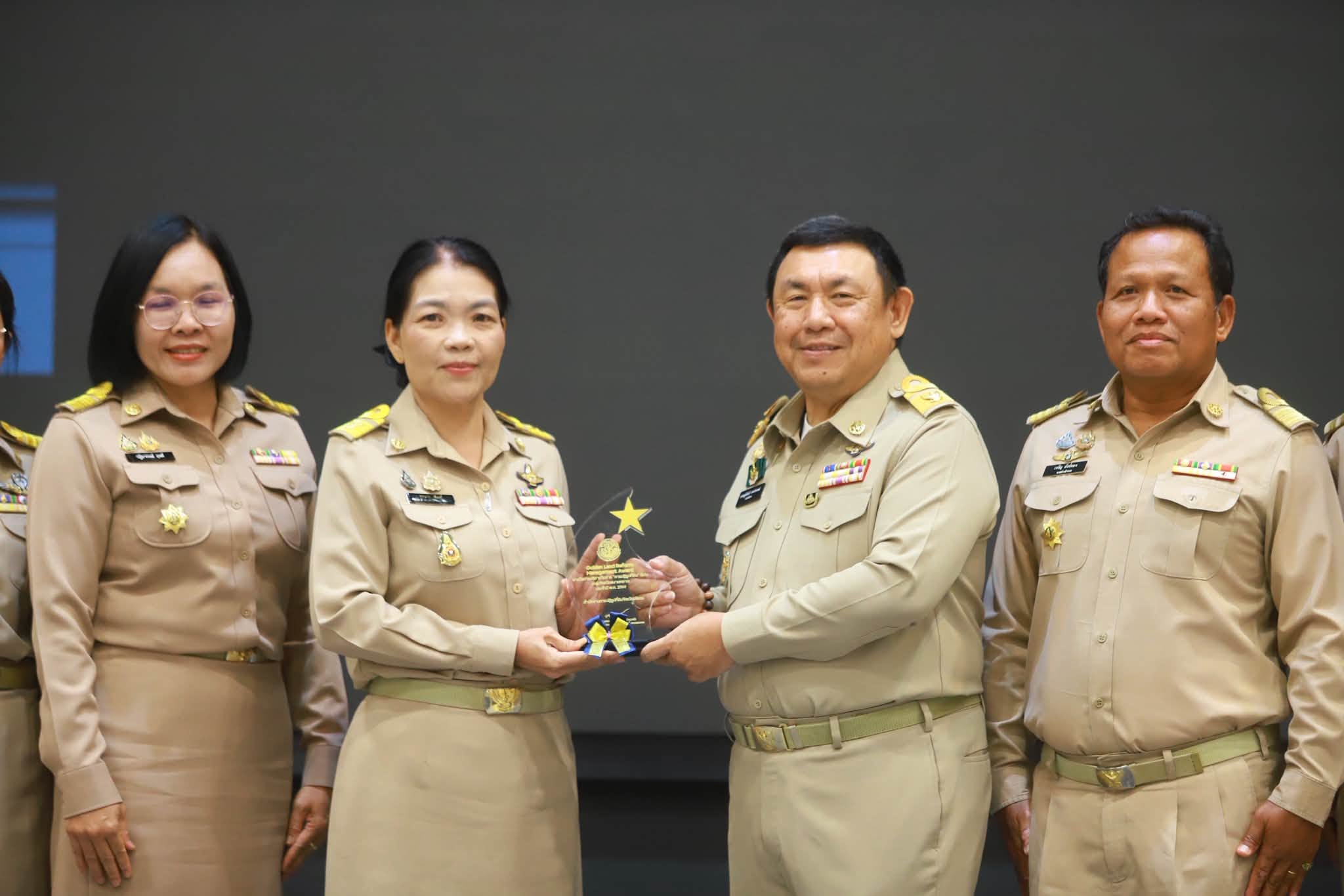 title - ส.ป.ก.ยโสธร เข้ารับรางวัล Golden Land Reform Management Award การบริหารจัดการ “การปฏิรูปที่ดิน” ดีเด่น (กลุ่มจังหวัดขนาดกลาง)  ประจําปี พ.ศ. 2569